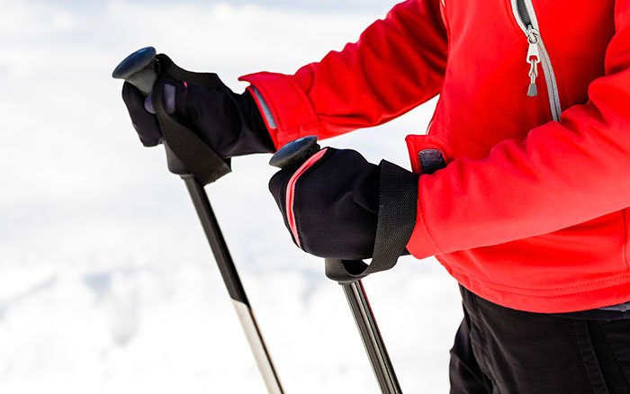 Nordic Walking im Winter: So trotzt Du Schnee und der eisigen Kälte